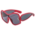 Lunettes de soleil bouclier rouges surdimensionnées avec verres gris et détails dorés - Monture Rouge Verres Gris (C2)