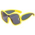 Lunettes de soleil oversize monobloc avec monture jaune vif et verres foncés tendance - Monture Jaune Verres Gris (C3)