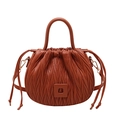 Borsa a secchiello marrone terracotta plissettata con chiusura a coulisse - Marrone