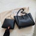 Set borsa tote nera minimalista e pochette coordinata in pelle opaca di alta qualità - Nero