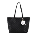 Borsa tote nera trapuntata con motivo a rombi e ciondolo di peluche bianco morbido - Con Ciondolo / Nero