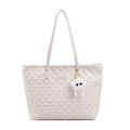 Borsa tote trapuntata bianca con motivo a rombi e ciondolo a forma di occhio di peluche - Con Ciondolo / Bianco