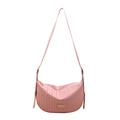 Bolso bandolera rosa plisado tipo dumpling con correa ajustable y etiqueta - Rosa