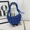 Sac à bandoulière bleu matelassé à bulles avec une texture popcorn unique et chic - Bleu marine