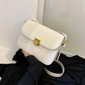 Borsa a tracolla in pelle bianca con trama fine e fibbia quadrata dorata vintage - Bianco