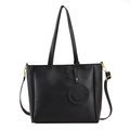 Grande borsa tote nera opaca con doppi manici, tracolla e ciondolo minimalista nero - Nero