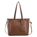 Borsa tote in pelle marrone grande capacità con tracolla e ciondolo a sorriso - Marrone