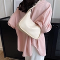 Chic off-white leather hobo shoulder bag with fashion bag New York typography print - White