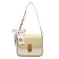 Bolso bandolera minimalista verde claro y crema con pañuelo decorativo y cierre dorado - Amarillo