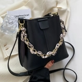 Secchiello nero con manico a catena e foulard leopardato e tracolla regolabile - Nero