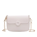 Piccola borsa a tracolla bianca in pelle sintetica con catena dorata e fibbia rotonda chic - Bianco