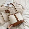 Borsa a secchiello crema e marrone con trama in pelle e cinturini dorati regolabili - Bianco