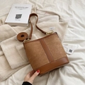 Borsa a secchiello patchwork marrone in pregiata pelle scamosciata con tracolla - Marrone