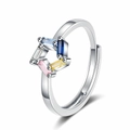 Anillo de plata ajustable con circonitas de colores en forma de estrella y fondo blanco - Diseño de Estrella (Cinco Piedras)