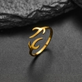 Anello regolabile a forma di corna di renna dorata su pietra nera strutturata - Forma di corna / Oro