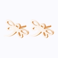 Dettaglio degli orecchini a perno a forma di libellula in oro rosa con design traforato - Oro Rosa