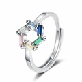 Anillo ajustable de plata con una disposición hexagonal de circonitas de colores vivos - Diseño Hexagonal (Seis Piedras)