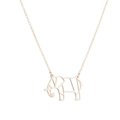 Détail d'un collier avec pendentif éléphant géométrique doré minimaliste sur chaîne en O - Éléphant Géométrique (348) / Or
