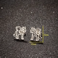 Moderne hohle Einhorn Ohrstecker aus Edelstahl für Damen auf dunklem Glitzerhintergrund - Pegasus-Stil (701) / Stahlfarben