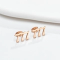 Boucles d'oreilles minimalistes en acier inoxydable doré rose chiffre 777 avec fermoir - Style 777 / Or rose