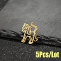 Vista macro de colgantes de unicornio de acero dorado para joyería DIY en piedra - Unicornio (Lote de 5) / Dorado
