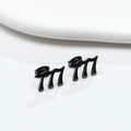 Boucles d'oreilles en acier inoxydable noir mat avec le chiffre porte-bonheur 777 - Style 777 / Noir