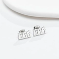 Boucles d'oreilles clous numéro 666 en acier inoxydable poli de style gothique - Style 666 / Argent