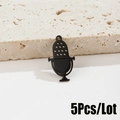 Primer plano de 5 colgantes de micrófono negro mate para joyería artesanal DIY - 5 Piezas / Negro
