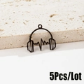 Detalle de colgante de auriculares negro mate con diseño de pulso para bisutería DIY - Negro