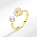 Adjustable gold flower ring featuring a white enamel daisy and a lustrous round pearl - Gold (White Petals)