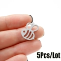 Lote de 5 dijes de abeja de acero inoxidable para joyería artesanal en plata mate - Color Acero