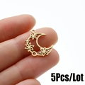Set of 5 gold crescent moon pendants with hollow floral patterns in stainless steel - Moon and Flower Style (540) / 5 Pieces / Gold