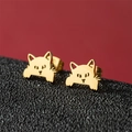 Schattige gouden kattenoorbellen met uitgesneden design op een zwarte display - Glurende Kat Vorm (749) / Goud
