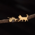 Orecchini a perno asimmetrici in oro acciaio con design carini di gatto e lisca di pesce - Oro