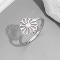 Bague ajustable en acier inoxydable avec motif marguerite ajourée en finition argent - Style Marguerite Évidée (282 Couleur Acier) / Couleur Acier