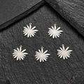 Macro view of five silver daisy charms on black rock background for jewelry making - Daisy Style (614) / 5 Pieces / Steel