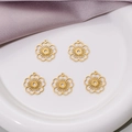 Set de 5 colgantes de flores caladas en acero inoxidable dorado para creación de joyas DIY - 5 Piezas / Dorado