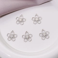 Cinco colgantes de flores de cerezo huecos en plata brillante para hacer joyas - Color Acero