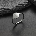 Anillo abierto ajustable de acero inoxidable plateado pulido con un disco redondo plano - Color Acero