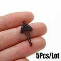 Set di 5 ciondoli a fungo in nero opaco in acciaio inossidabile per gioielli DIY - Stile Fungo Antropomorfo (545黑色)