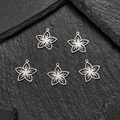 Set di 5 ciondoli a fiore cavo in acciaio inossidabile lucido per gioielli fai da te - 612 Fiore a Cinque Petali(612) / 17mm / Color Acciaio