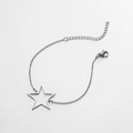 Detalle de la pulsera de estrella de acero inoxidable plateado con colgante de estrella - Color Acero