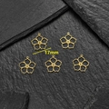 Set di 5 ciondoli a fiore cavo dorati da 17mm in acciaio inox per bigiotteria - 633 Fiore a Cinque Petali Cavo Oro