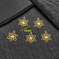 Set de 5 colgantes de flores caladas en acero dorado con medida de 18 mm de diámetro - Flor de remolino calada (621 Dorado) / Dorado