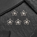 Set di 5 ciondoli a fiore traforati in acciaio inossidabile argento per gioielli - 632 Stile Petalo Cavo Acciaio