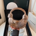 Borsa da sera in acrilico oro rosa con trama a pieghe e manico con nodo - Oro champagne