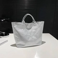 Borsa tote argento metallizzato in Tyvek con trama stropicciata e scritta bianca - Argento