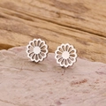 Pendientes de flores en acero inoxidable de 18k con diseño de margarita calada plateada - Color Acero