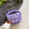 Bolso acolchado nube lila lavanda con elegante correa de cadena plateada - Púrpura