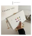 Bolso caja blanco de fiesta con perlas de corazón, flores y cadena dorada - Blanco